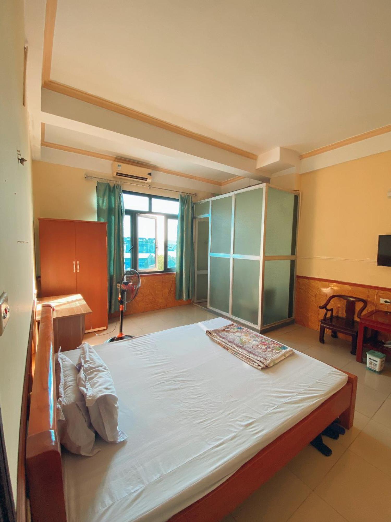 Nha Nghi Famy Hotel Mong Cai Exterior foto